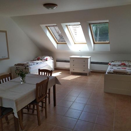 Apartment Koprivovi Němčičky Zewnętrze zdjęcie