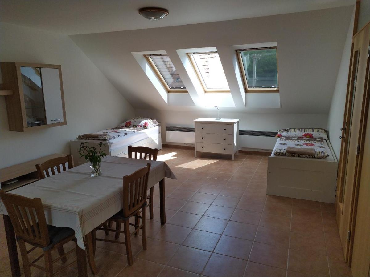 Apartment Koprivovi Němčičky Zewnętrze zdjęcie